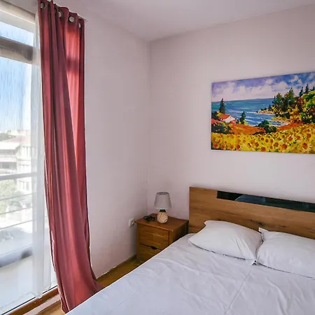 Two Bedroom On A Budget At Briz Area Apartment Varna
